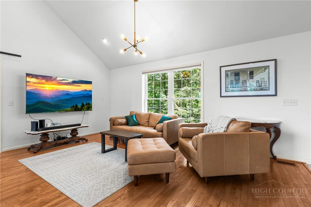 Image number 9 for the current listing