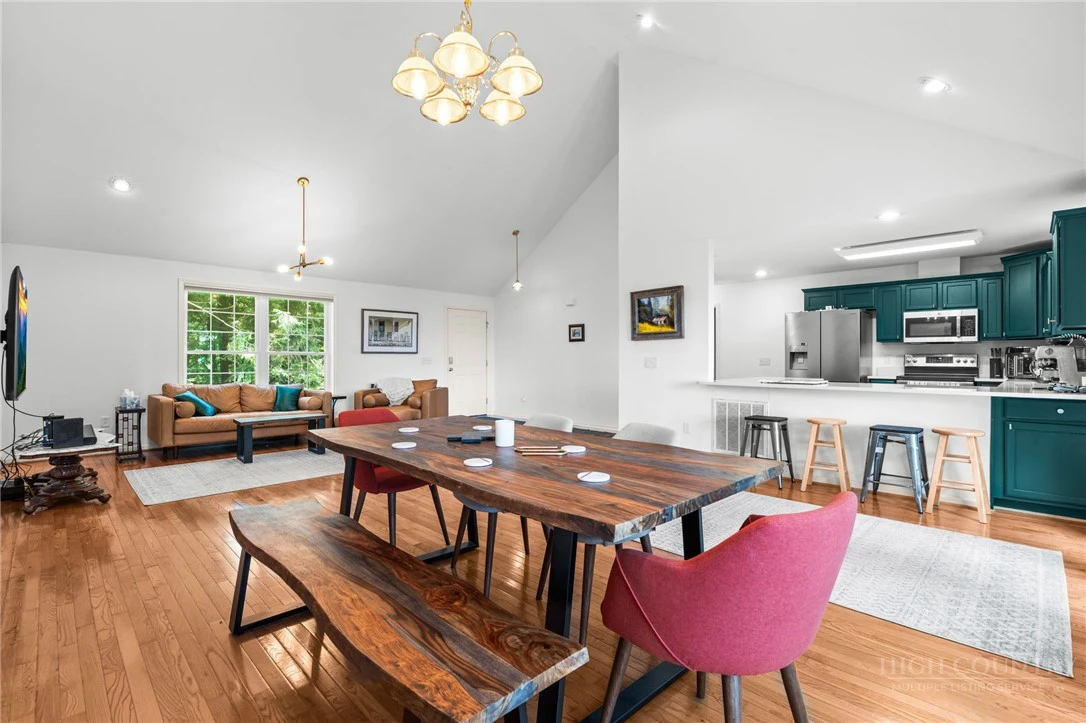 Image number 11 for the current listing