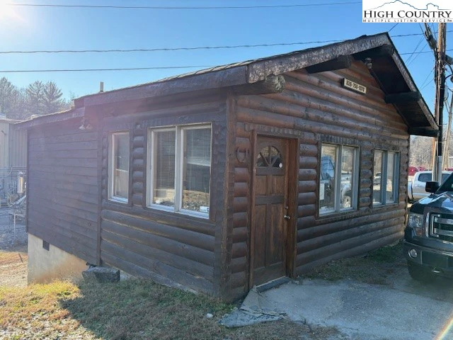 Image number 16 for the current listing
