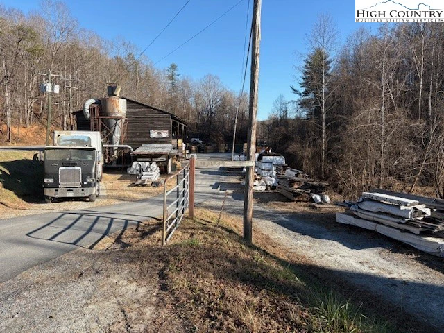 Image number 18 for the current listing