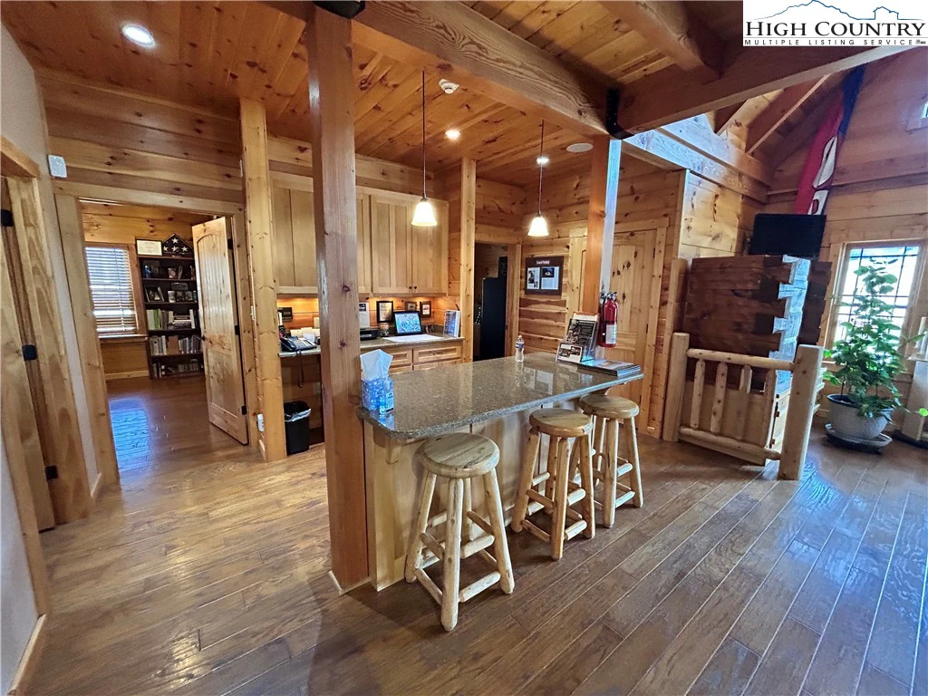 Image number 13 for the current listing