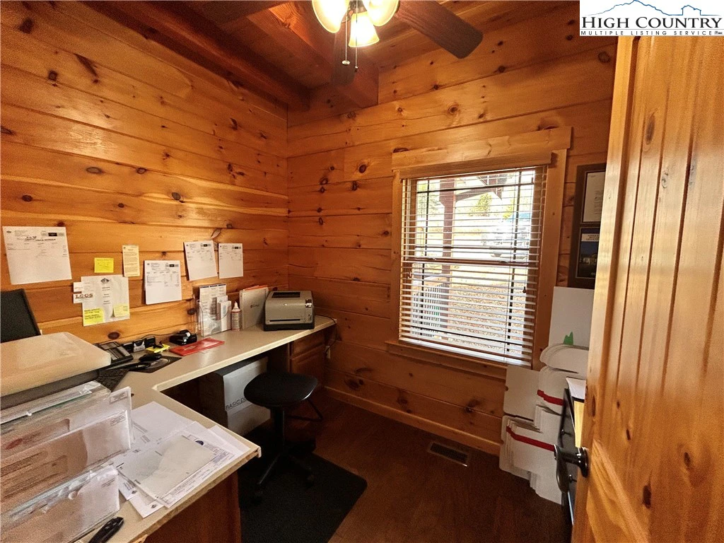 Image number 3 for the current listing