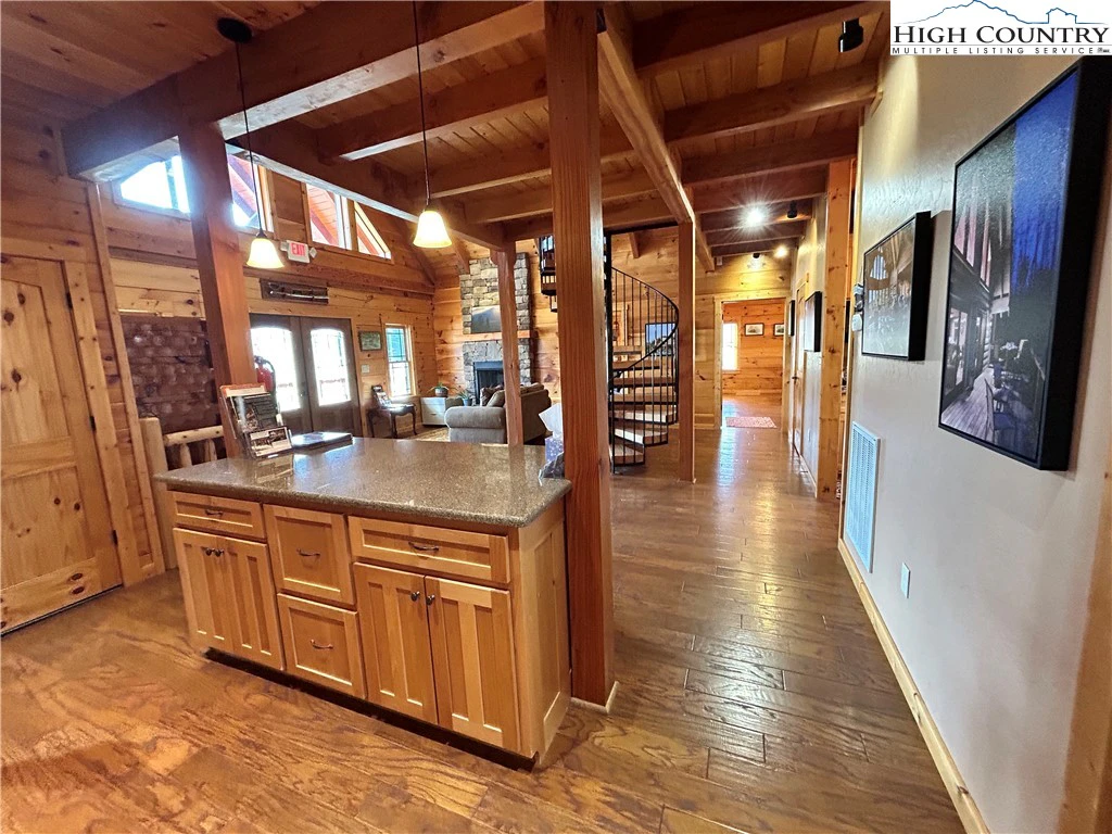 Image number 5 for the current listing