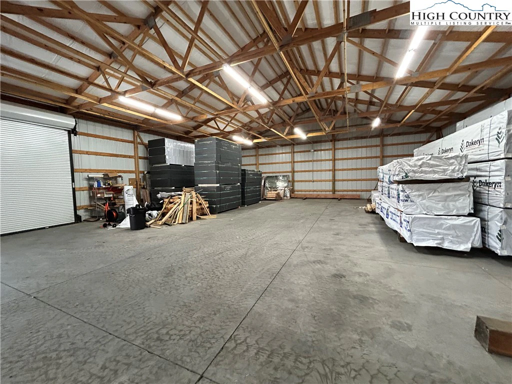 Image number 14 for the current listing