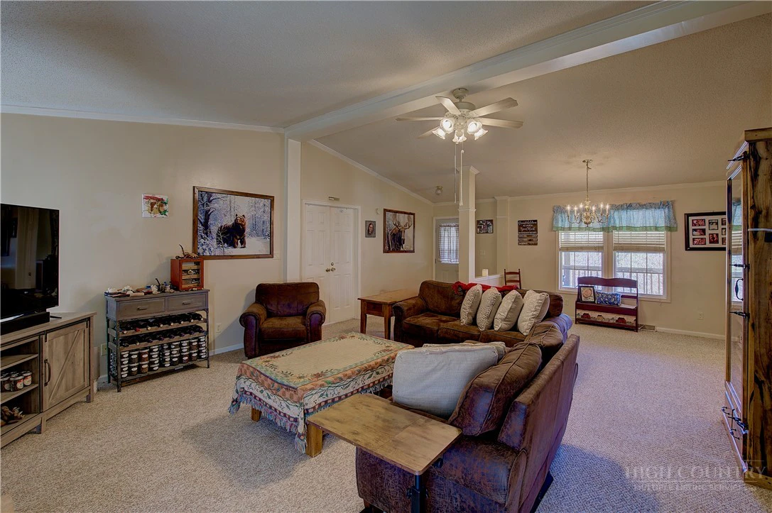 Image number 6 for the current listing