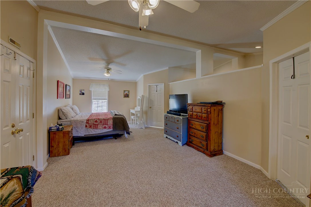 Image number 8 for the current listing