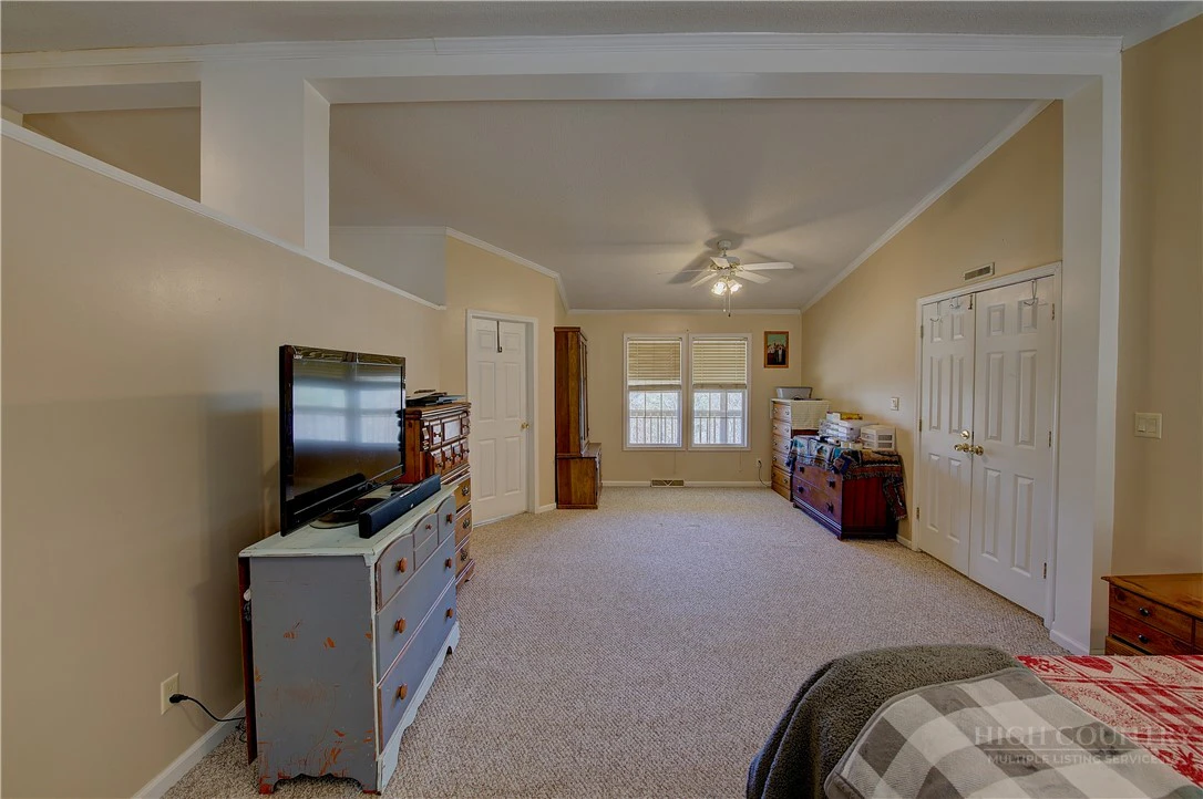 Image number 9 for the current listing