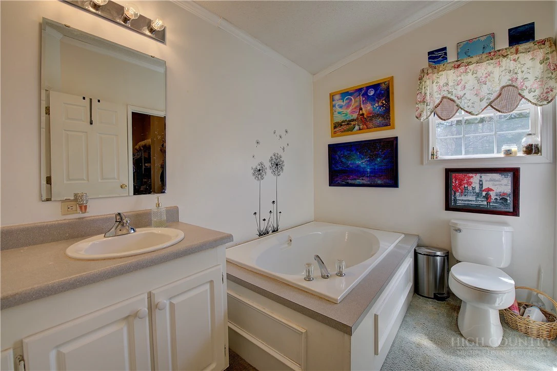 Image number 2 for the current listing