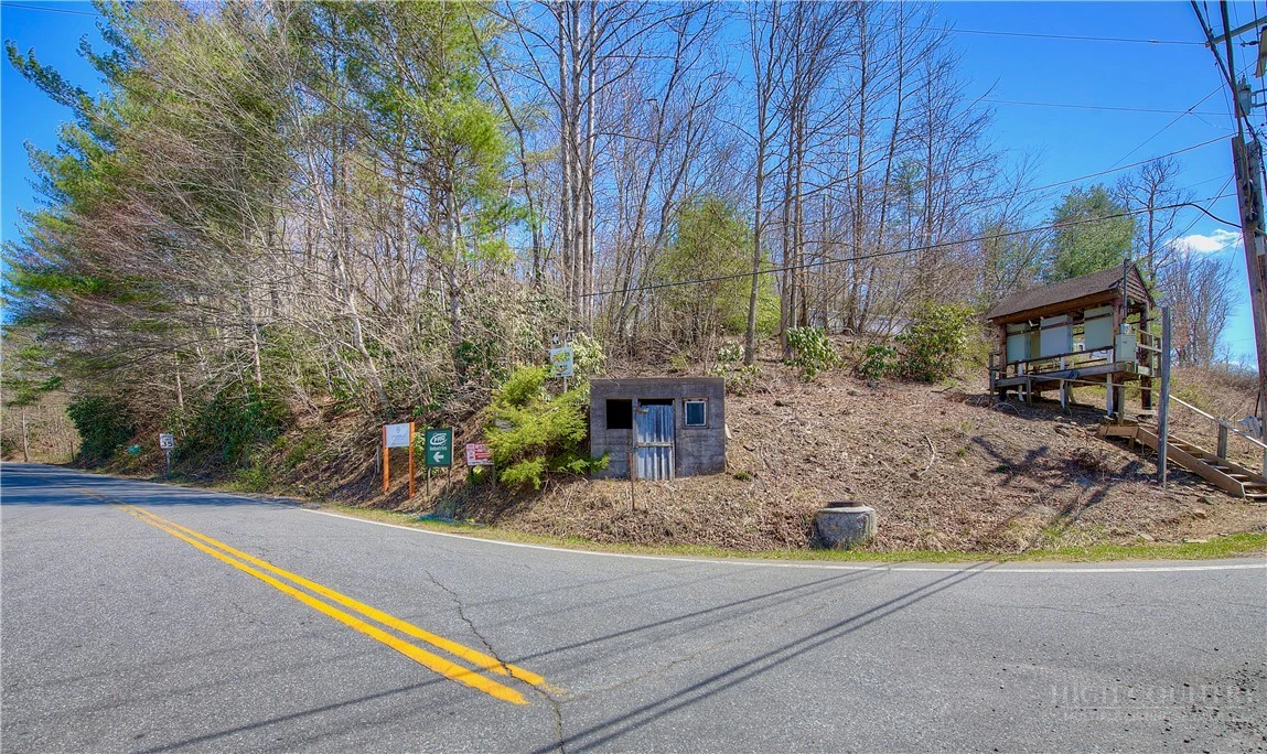 Image number 15 for the current listing