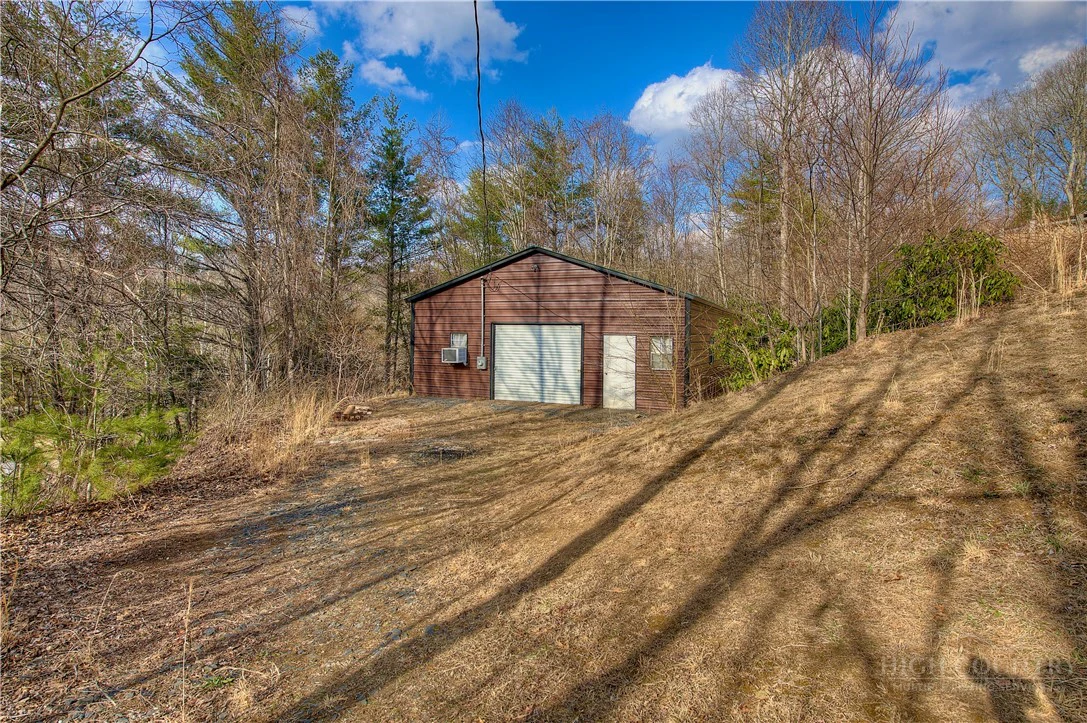 Image number 22 for the current listing