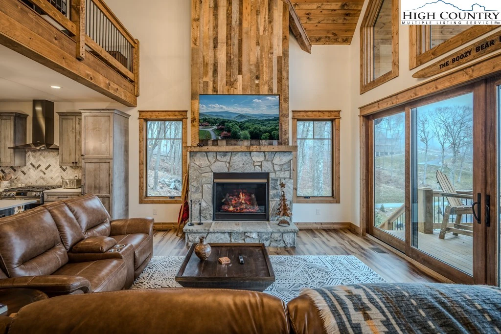 Image number 13 for the current listing