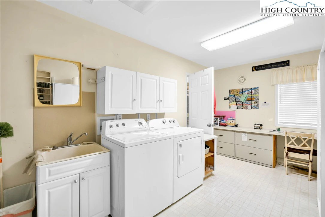 Image number 17 for the current listing
