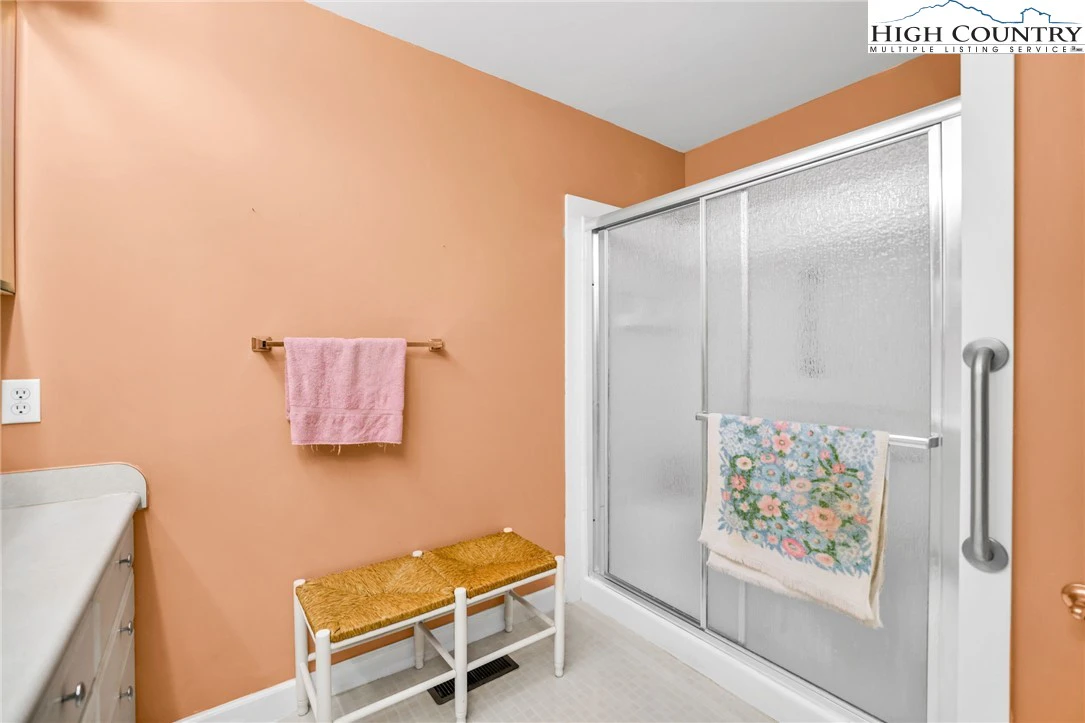Image number 3 for the current listing