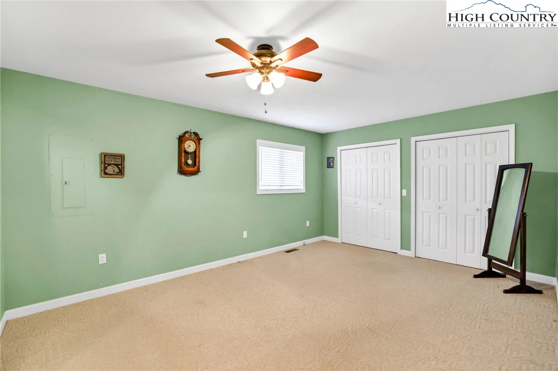 Image number 4 for the current listing