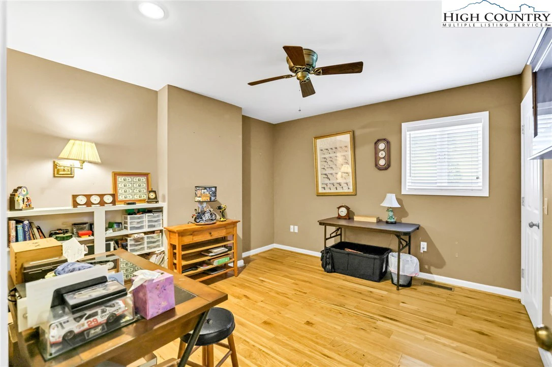 Image number 5 for the current listing