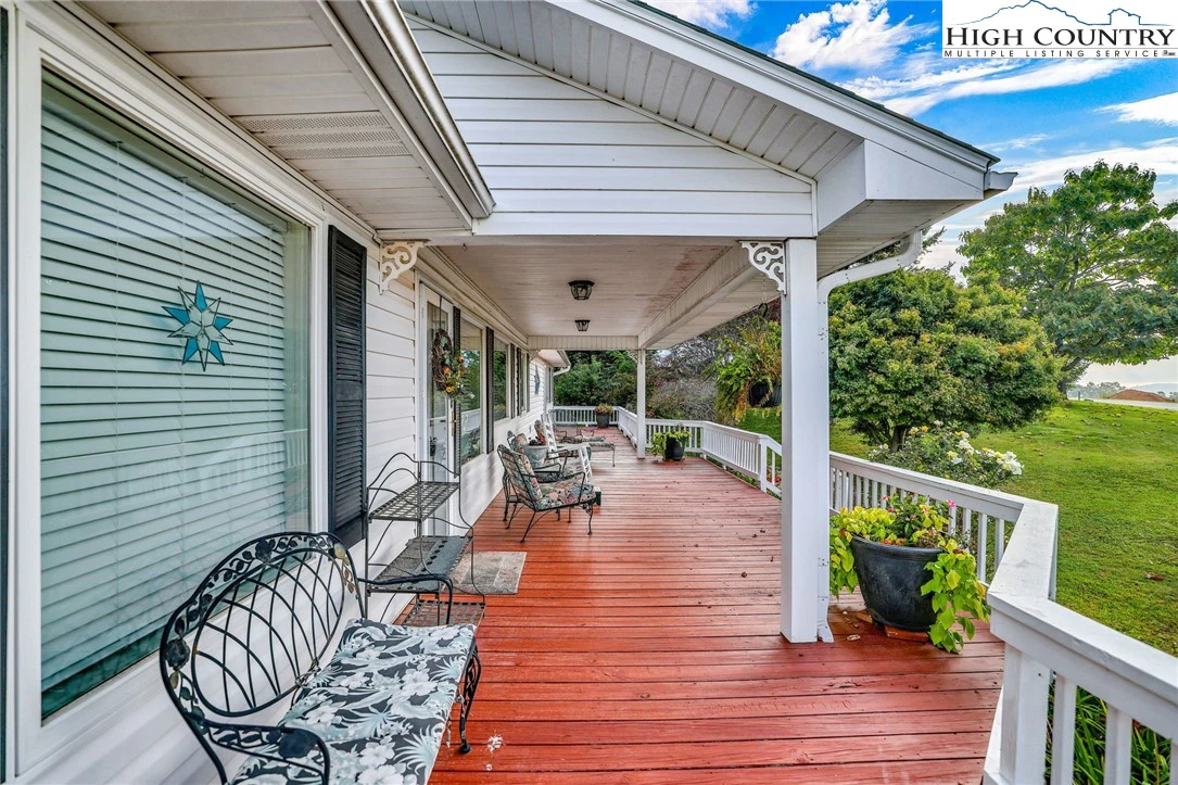 Image number 9 for the current listing