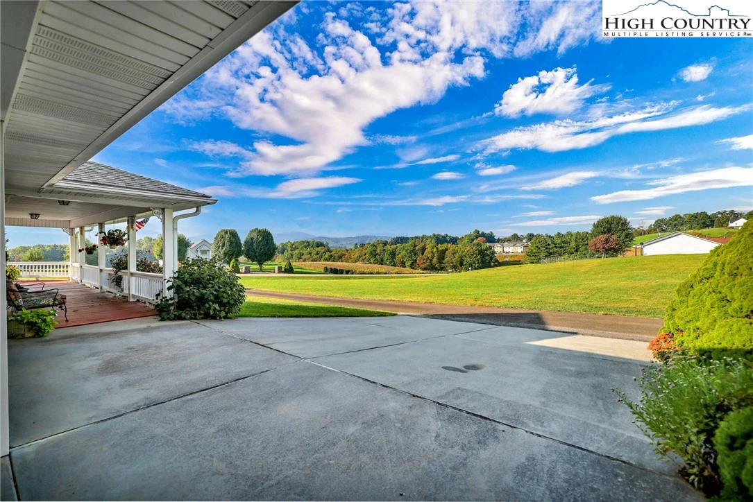 Image number 11 for the current listing