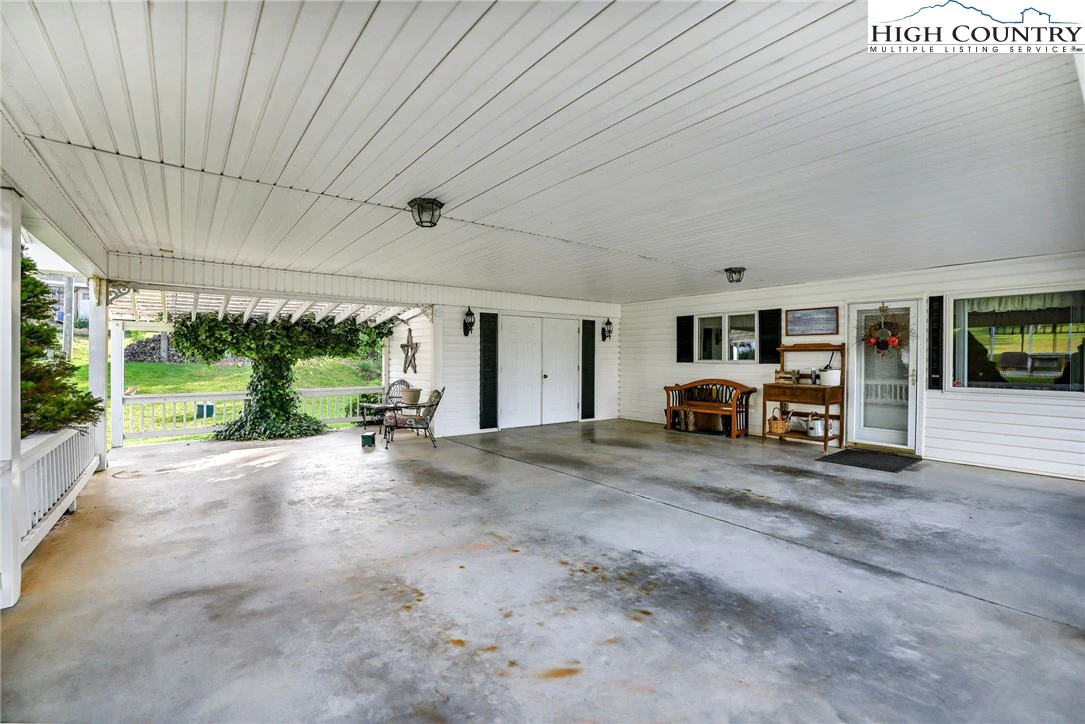 Image number 12 for the current listing