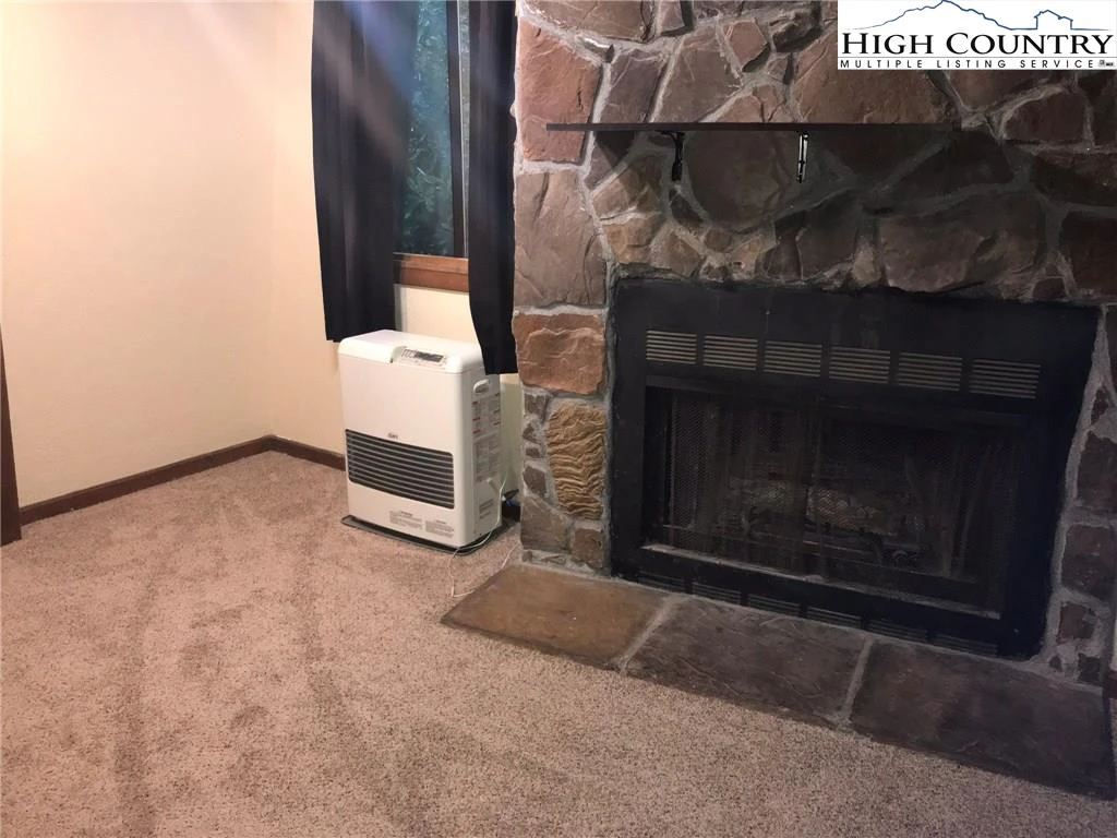 Image number 3 for the current listing