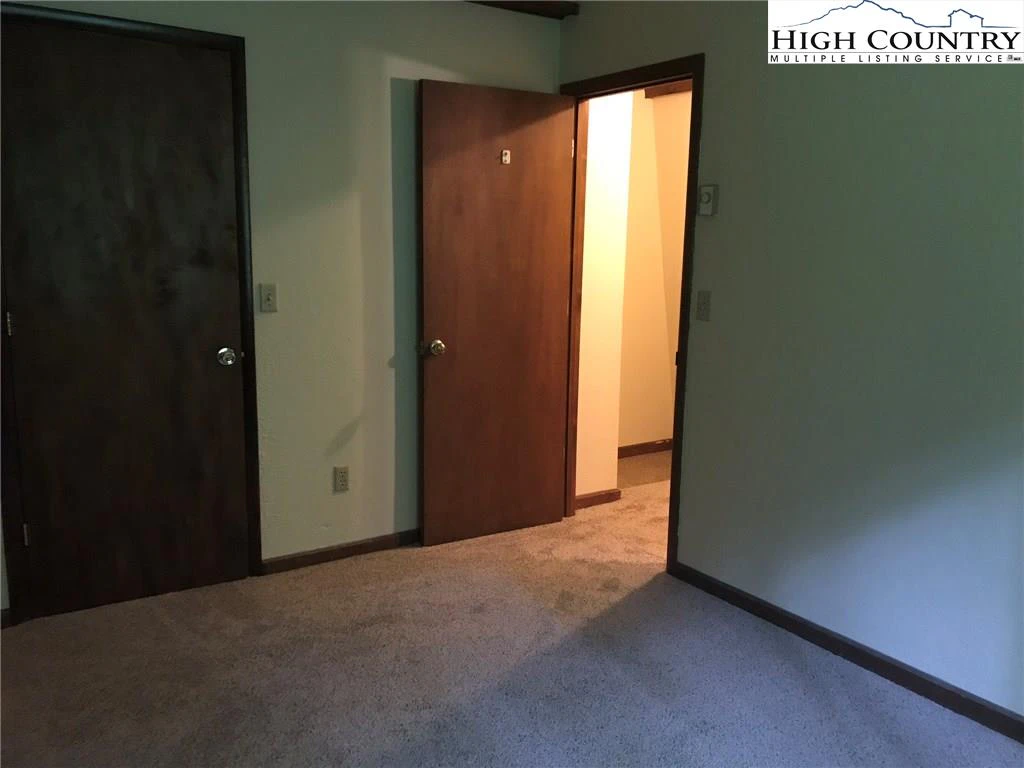 Image number 8 for the current listing