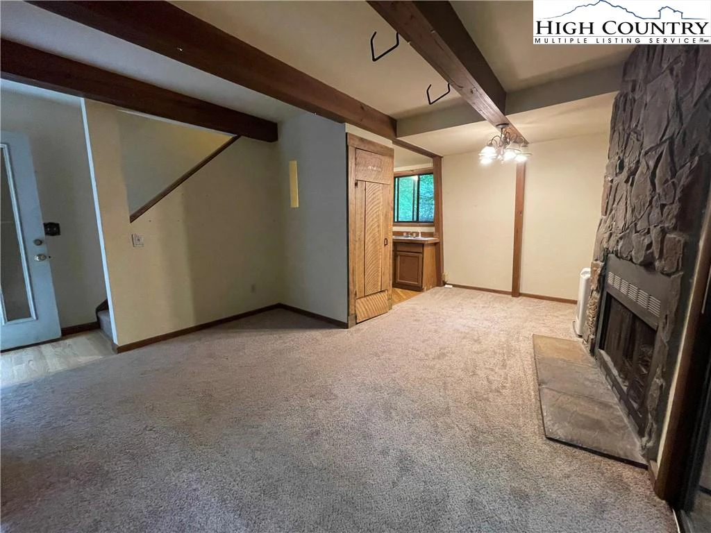 Image number 4 for the current listing