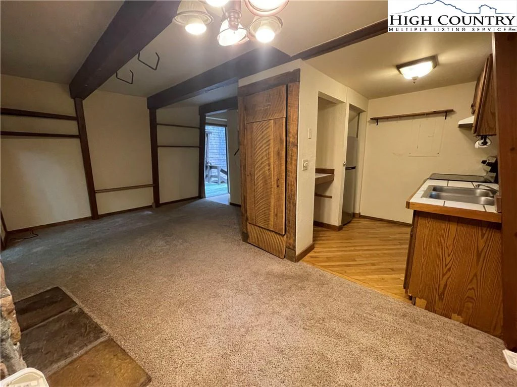 Image number 5 for the current listing