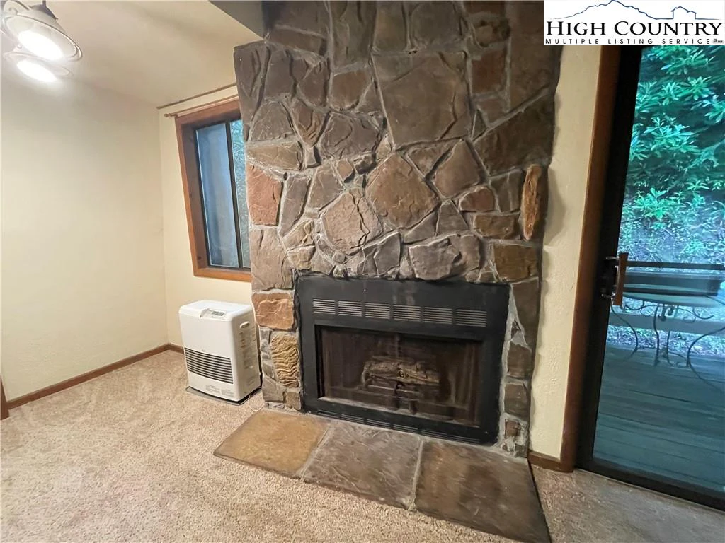 Image number 6 for the current listing