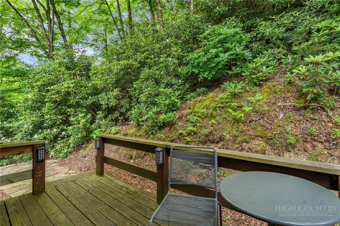Image number 18 for the current listing