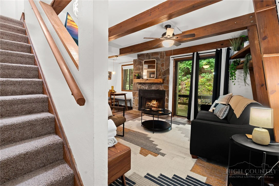 Image number 7 for the current listing