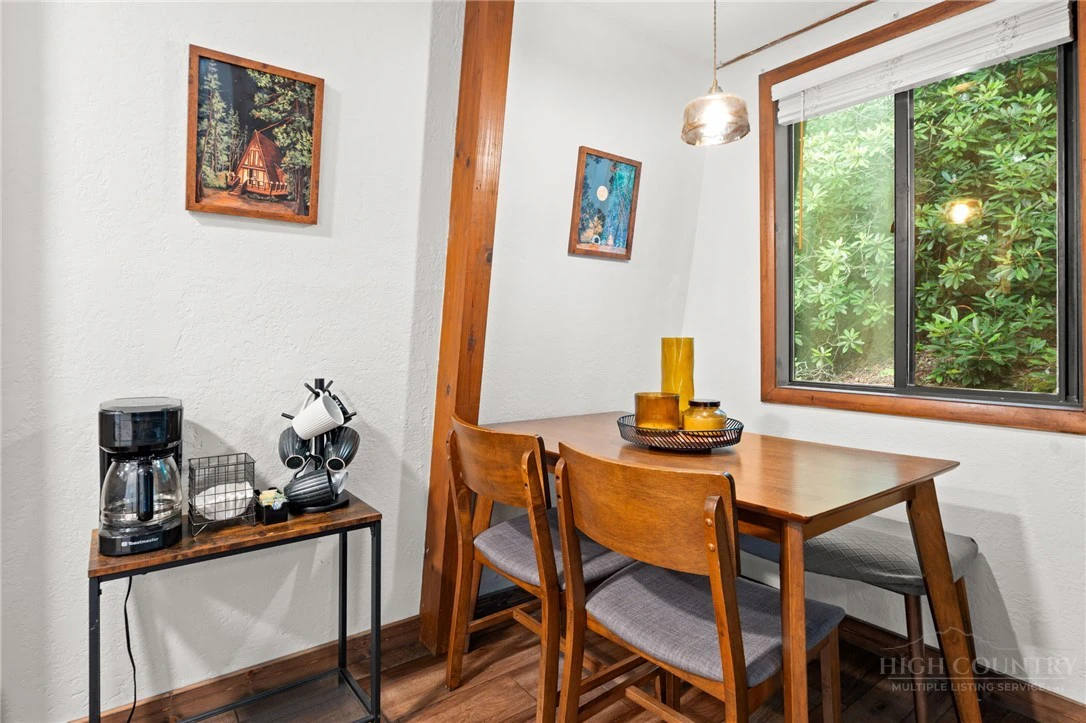 Image number 12 for the current listing