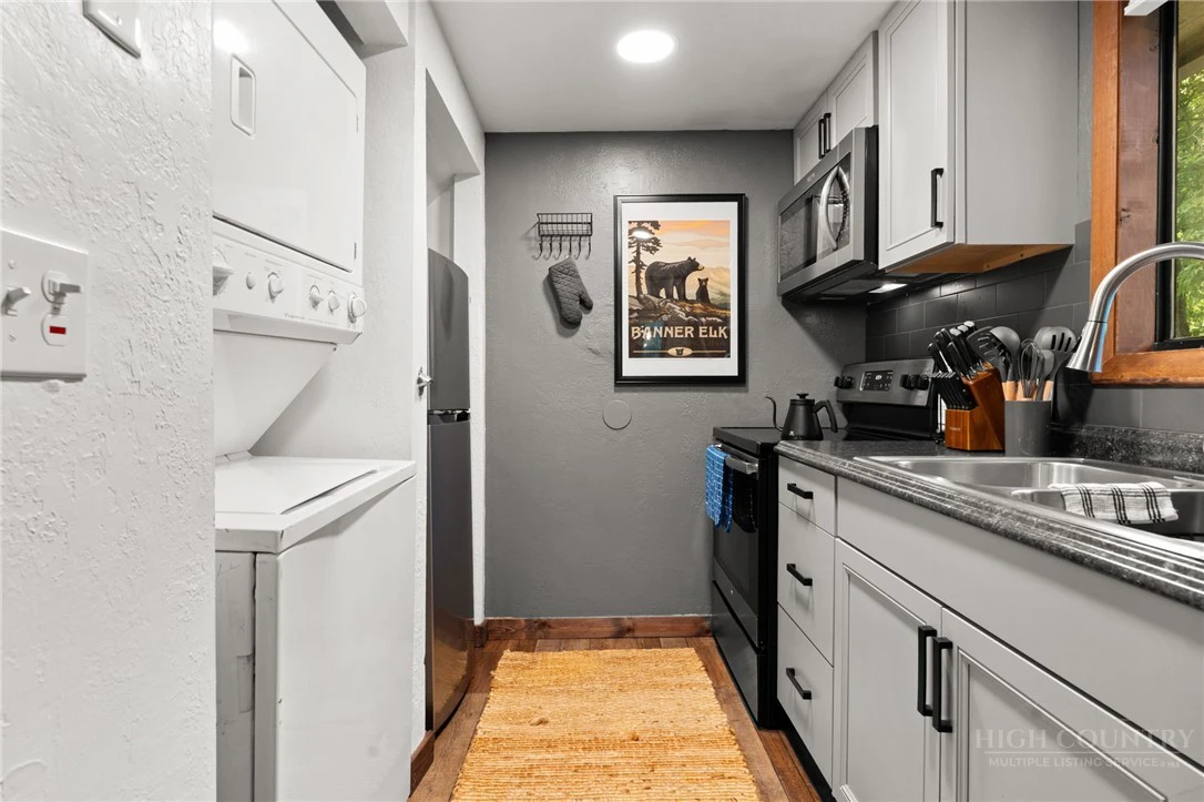 Image number 10 for the current listing