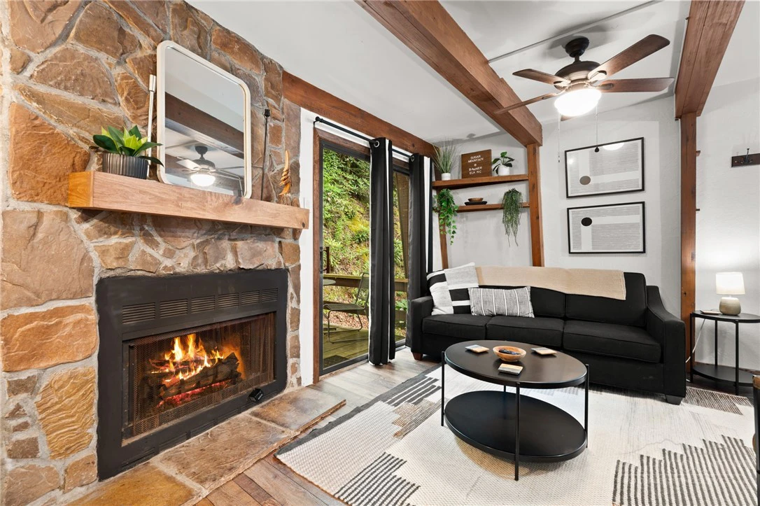 Image number 4 for the current listing