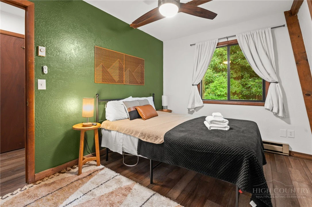 Image number 15 for the current listing