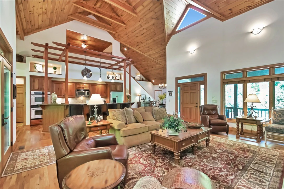 Image number 7 for the current listing