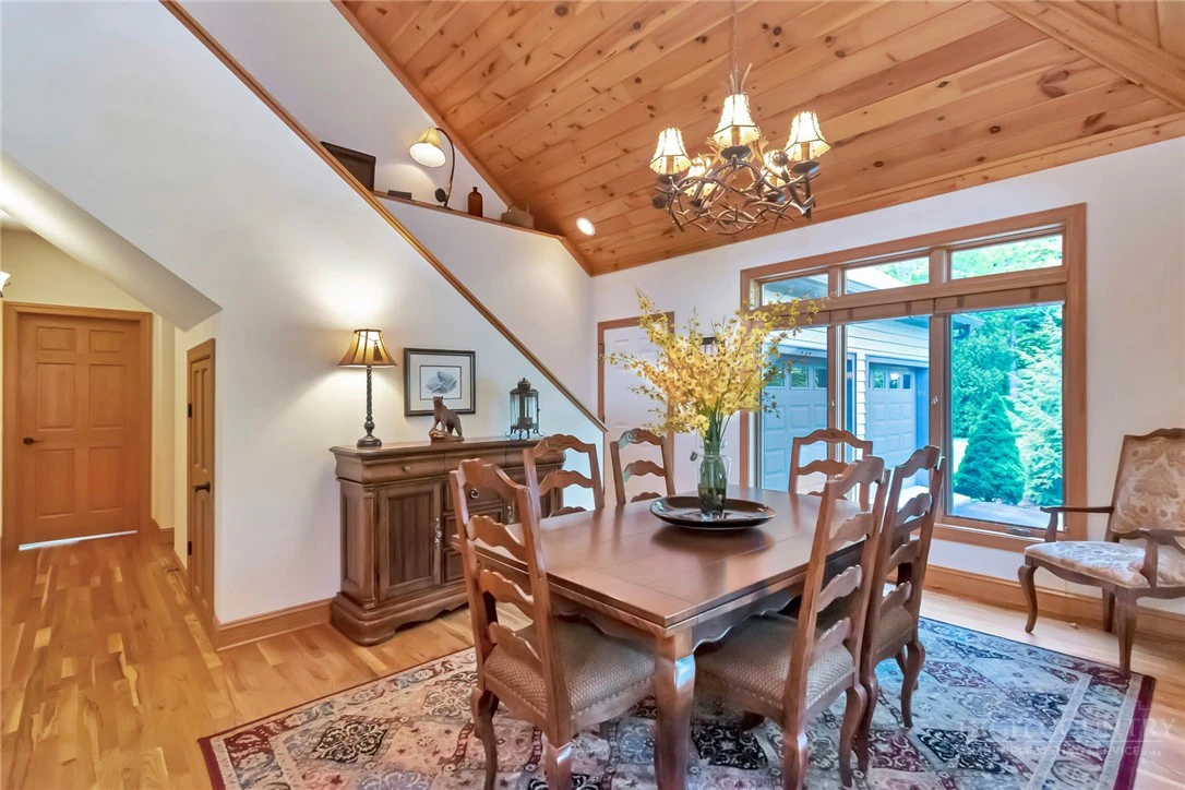 Image number 16 for the current listing
