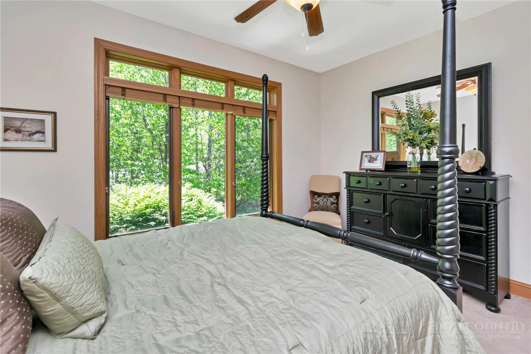 Image number 14 for the current listing