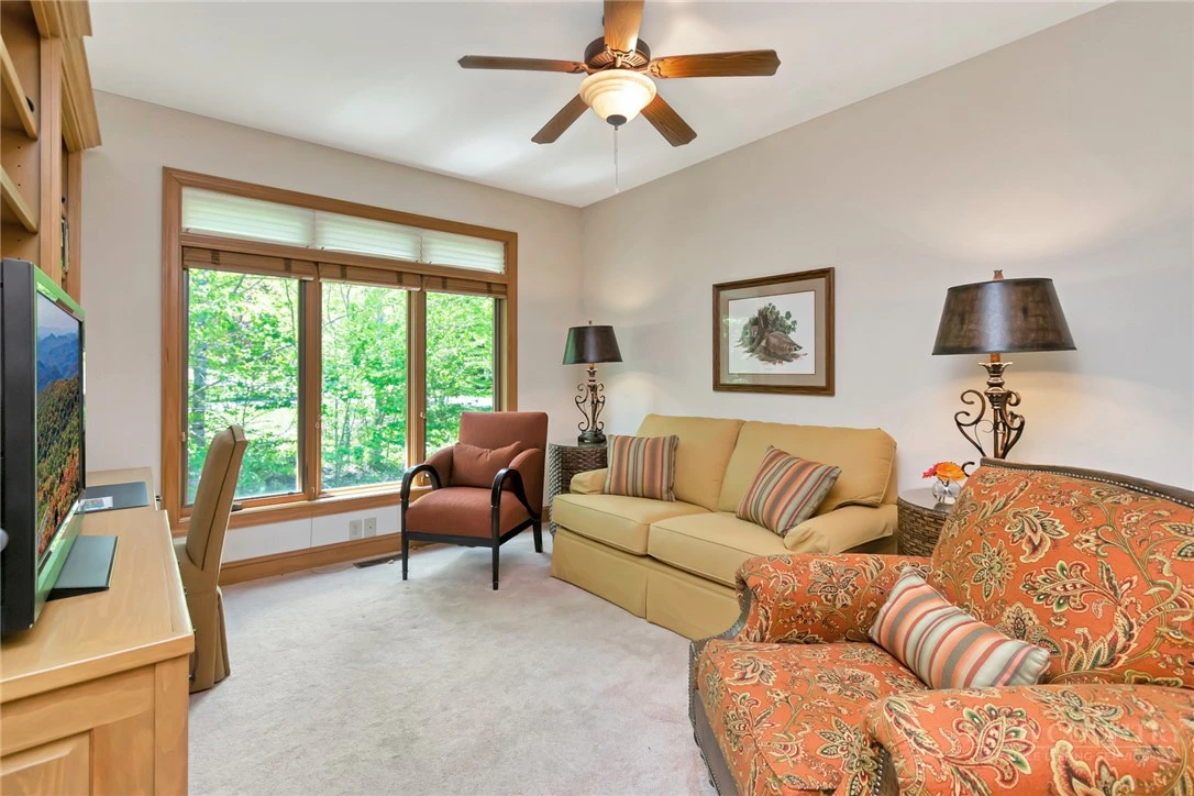 Image number 3 for the current listing