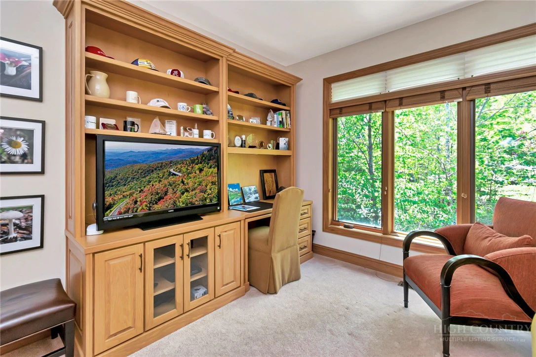 Image number 4 for the current listing