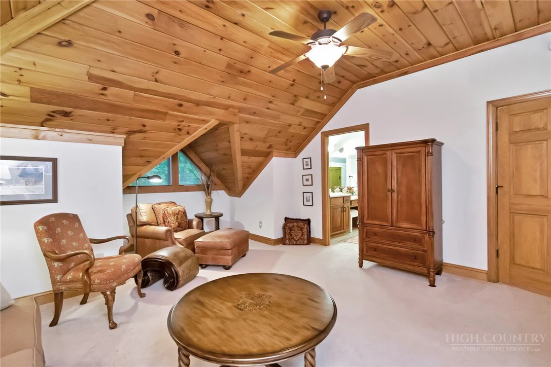 Image number 5 for the current listing