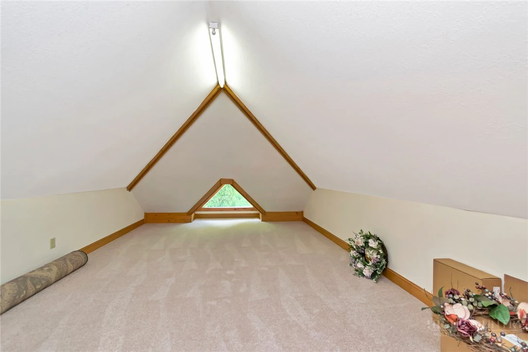 Image number 9 for the current listing