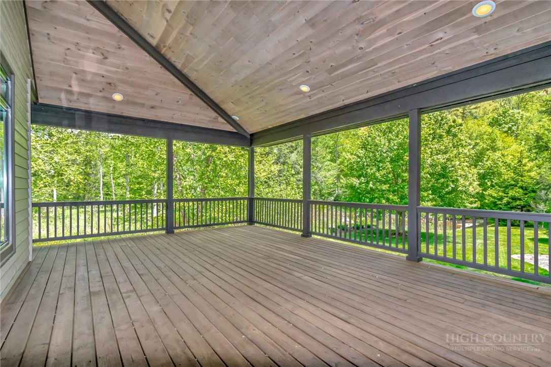 Image number 21 for the current listing