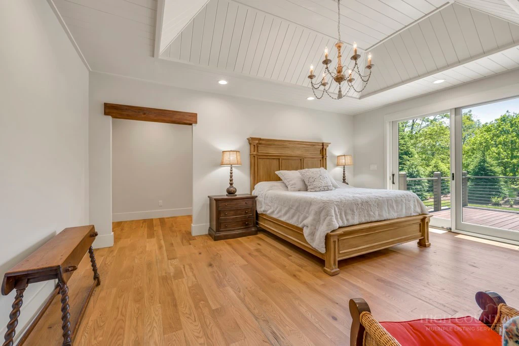 Image number 4 for the current listing