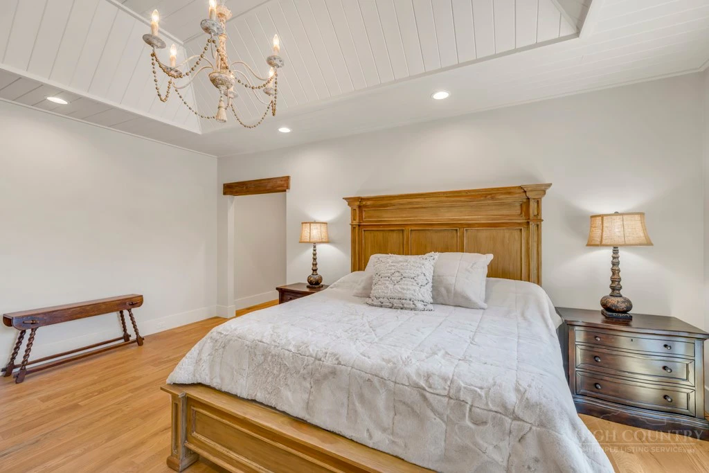 Image number 6 for the current listing