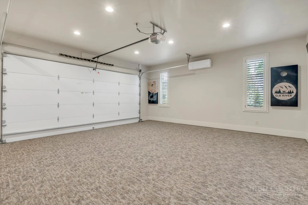 Image number 12 for the current listing