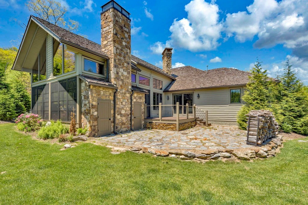 Image number 1 for the current listing