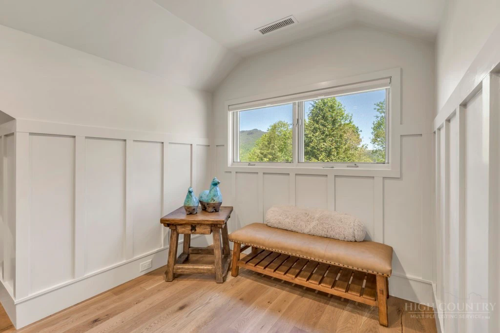 Image number 20 for the current listing