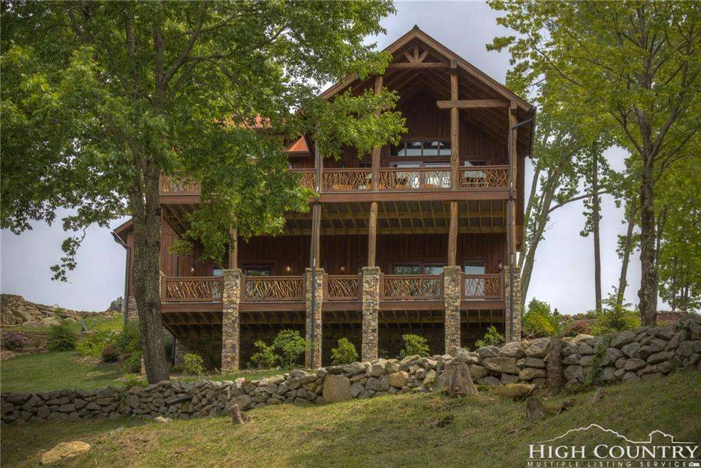 Image number 1 for the current listing