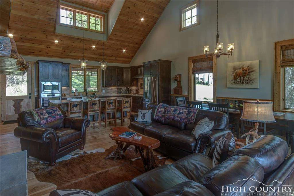 Image number 21 for the current listing