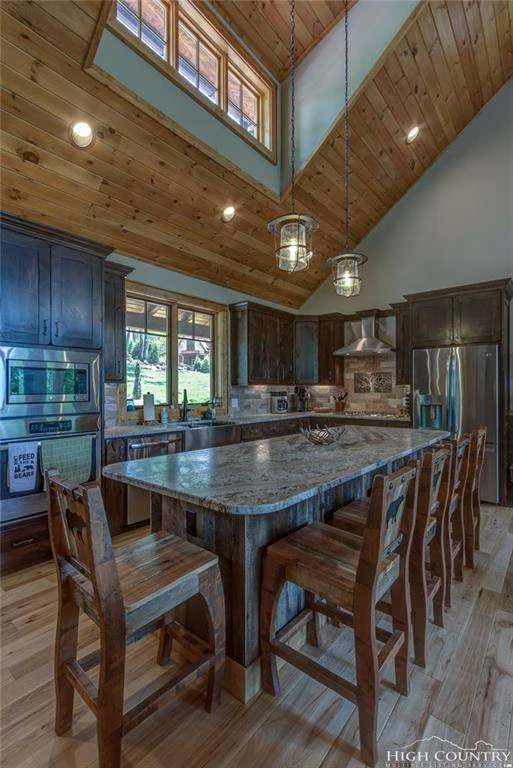 Image number 18 for the current listing