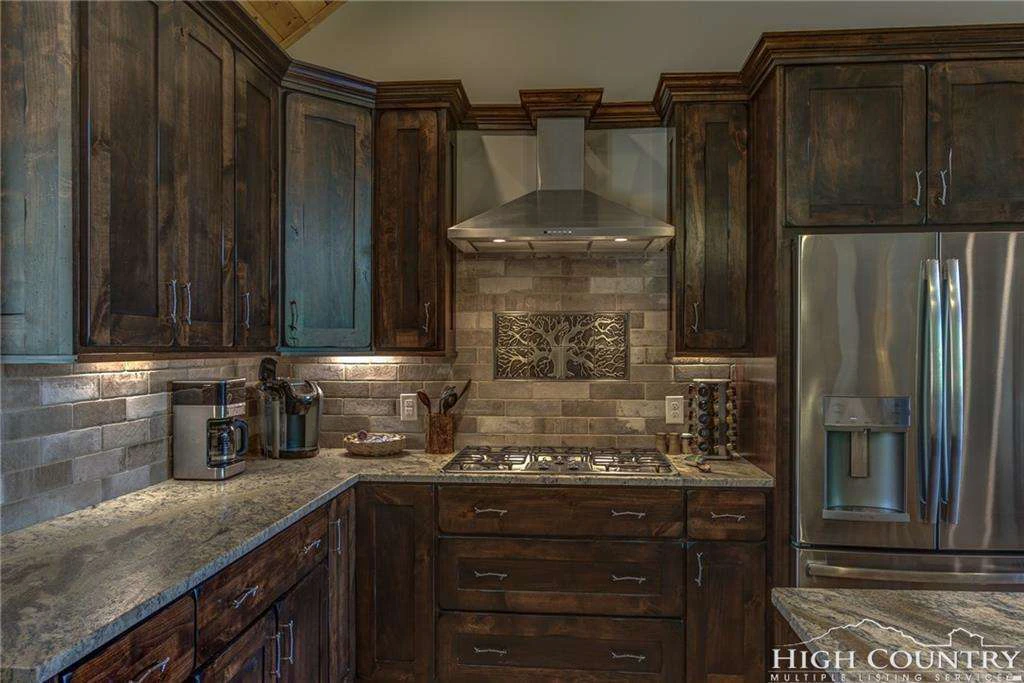 Image number 10 for the current listing